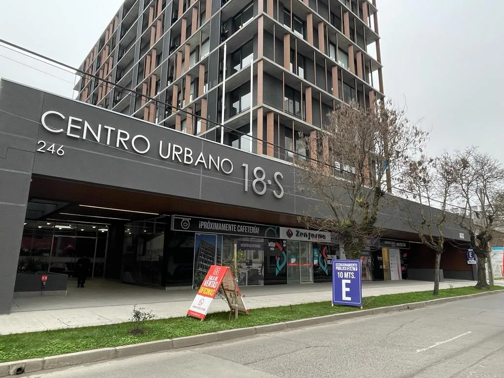 Fachada del edificio Centro Urbano 18S, en 18 de Septiembre 246, Chillán